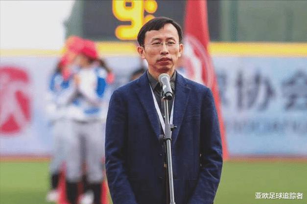 足协执委会又引争议，杨旭、赵亮被质疑，垒球领导管裁判不被看好(4)