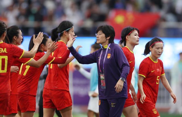津媒：中国女足备战奥预赛 八名留洋球员参加集训(1)