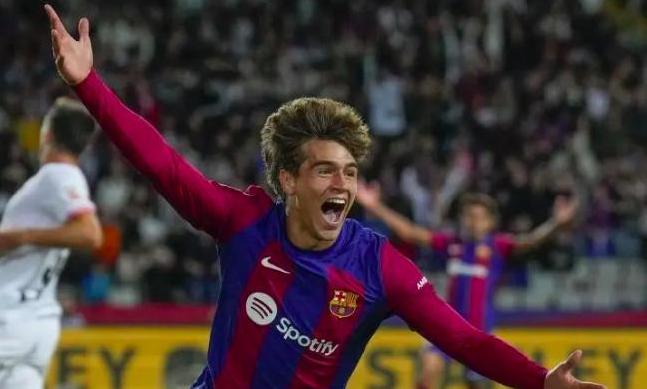 吉乌，年仅19岁，被誉为巴塞罗那足球学校的明日之星