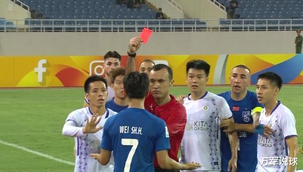 精神病？韦世豪把越南球员当中超球迷怼：马宁红牌教训还不够啊(3)