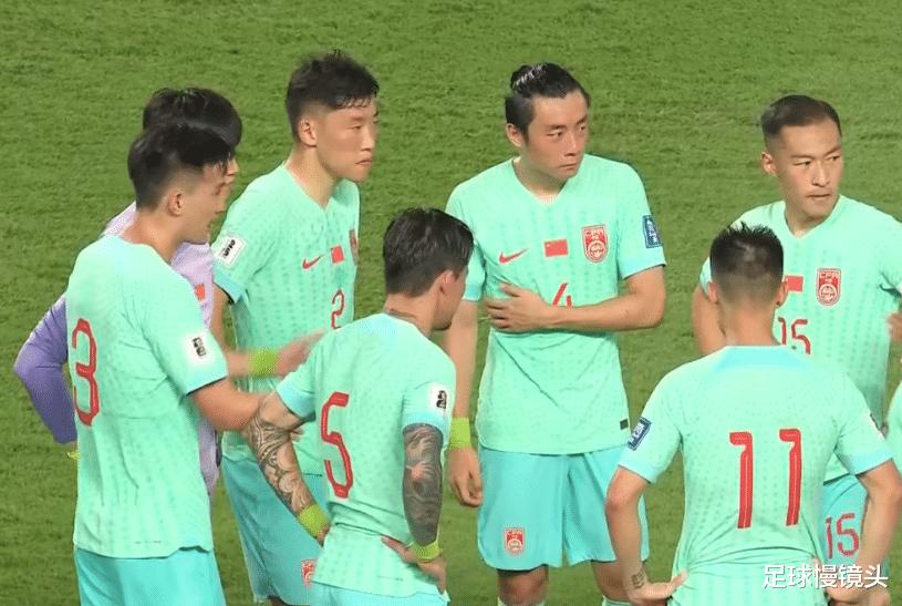 74分钟绝杀，2-1！中国男足开门红，雨中逆转，排第2，韩国队第1(4)