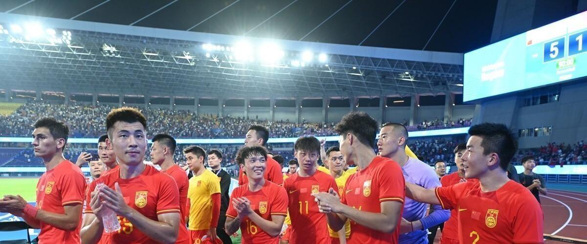 中国男足经济舱踢世预赛，待遇不如7年前，足协财困。(5)