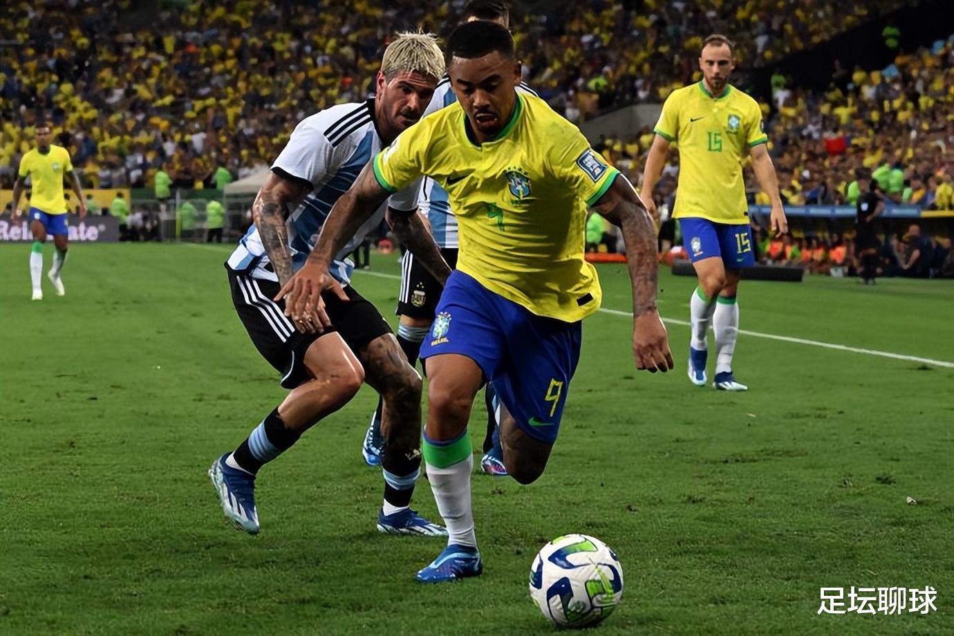 0-3出局！巴西卫冕失败，无缘世界杯4强：2支男足连输阿根廷，太堕落(3)