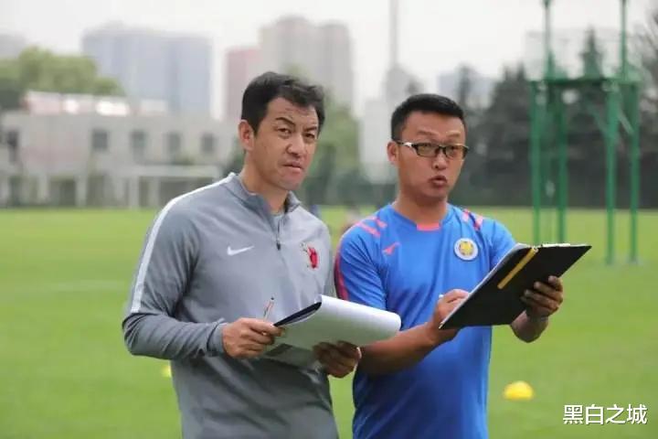 高情商！中超教练：中国和日本球队差距不大，未来必将变强(2)