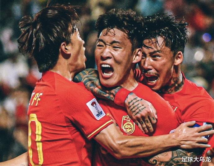 2-0！中国队盼绝境爆发，创19年纪录，取胜稳出线，韦世豪成球王(1)