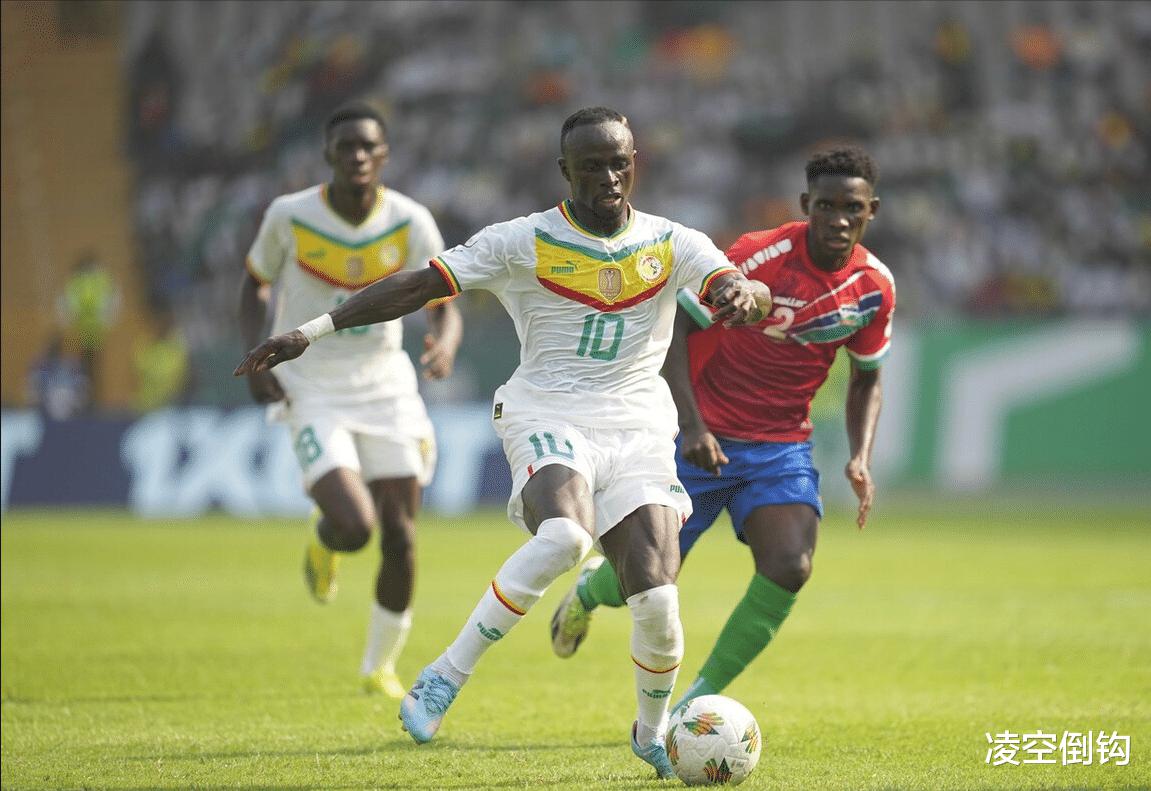马内发威，非洲杯前冠军踢疯，3-0完胜，力压喀麦隆排名小组第一