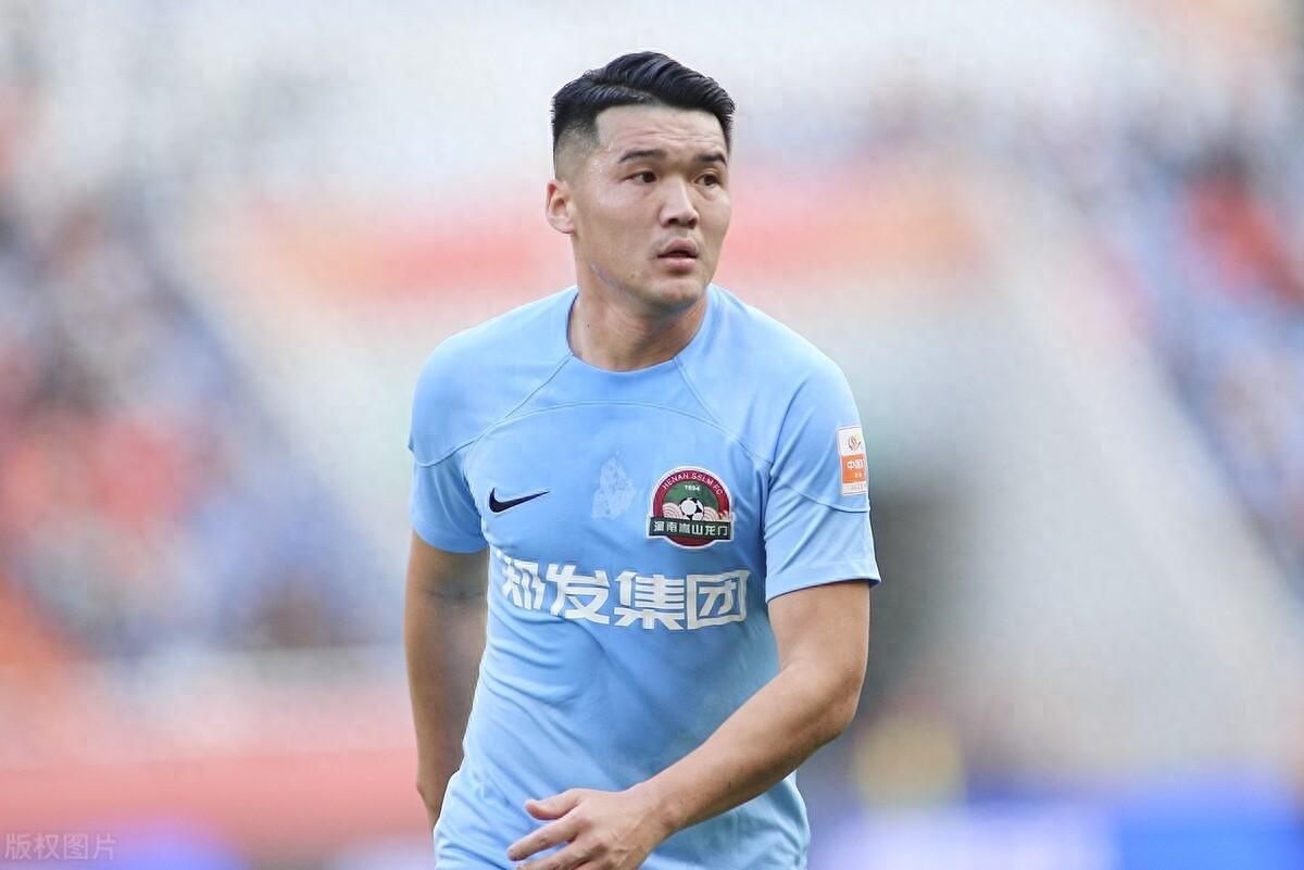 钟义浩接过卡兰加的球衣号码，河南球迷希望钟7新赛季能重振雄风(1)