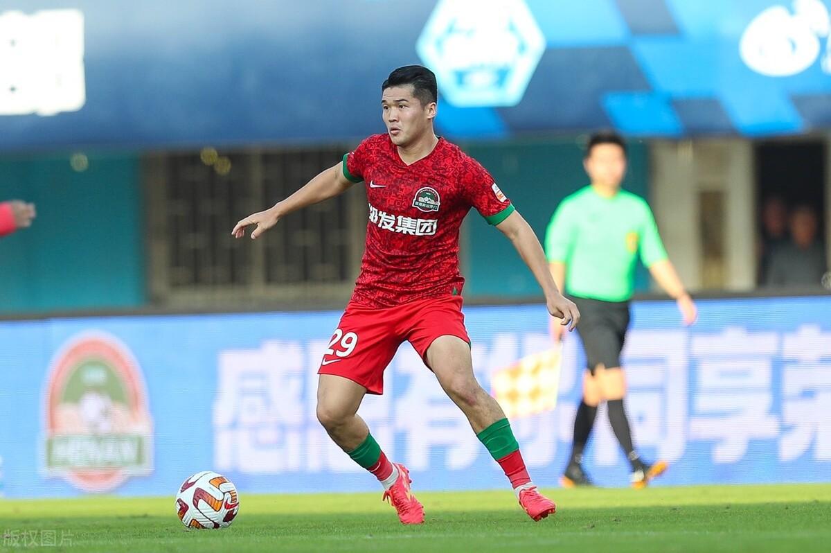 钟义浩接过卡兰加的球衣号码，河南球迷希望钟7新赛季能重振雄风(5)