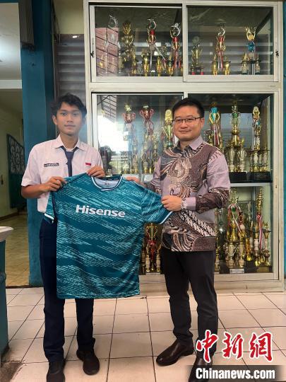 印尼1300名学生受益校园足球公益项目(3)