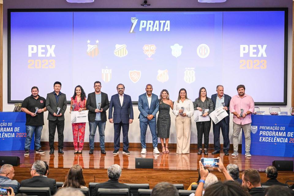 鲁能巴西体育足球俱乐部荣获2023年圣保罗卓越计划银牌奖(2)