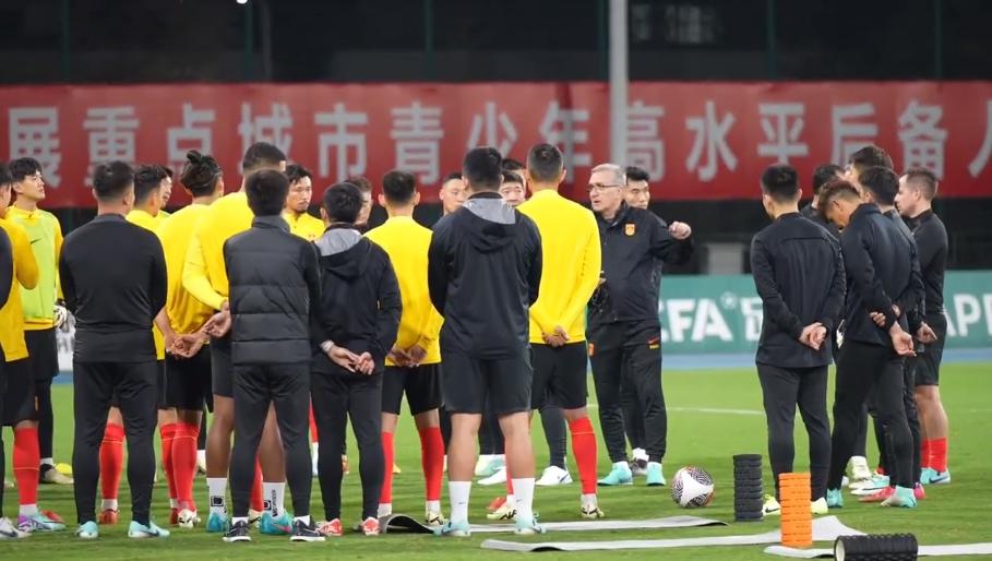 ​体育总局重大官宣！国足vs新加坡迎来两大喜讯，中国足球天亮了(2)