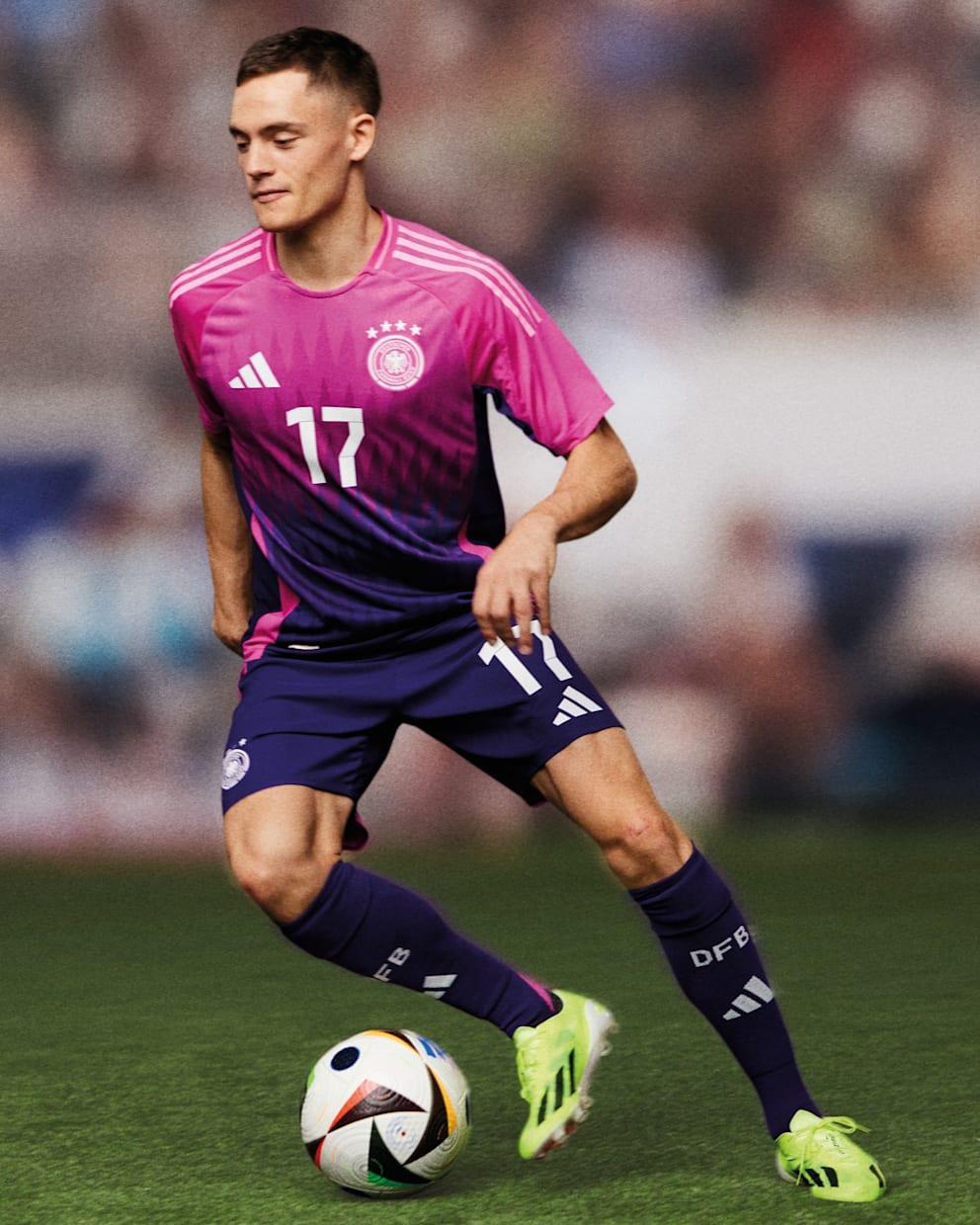 比埃尔霍夫：德国欧洲杯粉紫色球衣很大胆，阿迪想吸引年轻人去买