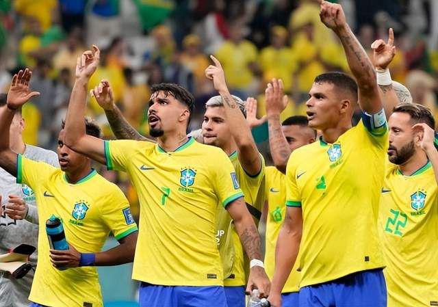 巴西历史足坛最佳十一人，卡卡 加林查 里瓦尔多都只能当替补