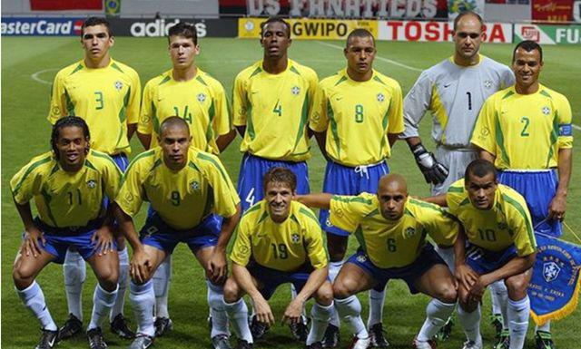 巴西历史足坛最佳十一人，卡卡 加林查 里瓦尔多都只能当替补(2)