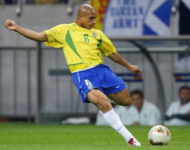 巴西历史足坛最佳十一人，卡卡 加林查 里瓦尔多都只能当替补(6)