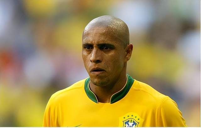 巴西历史足坛最佳十一人，卡卡 加林查 里瓦尔多都只能当替补(7)