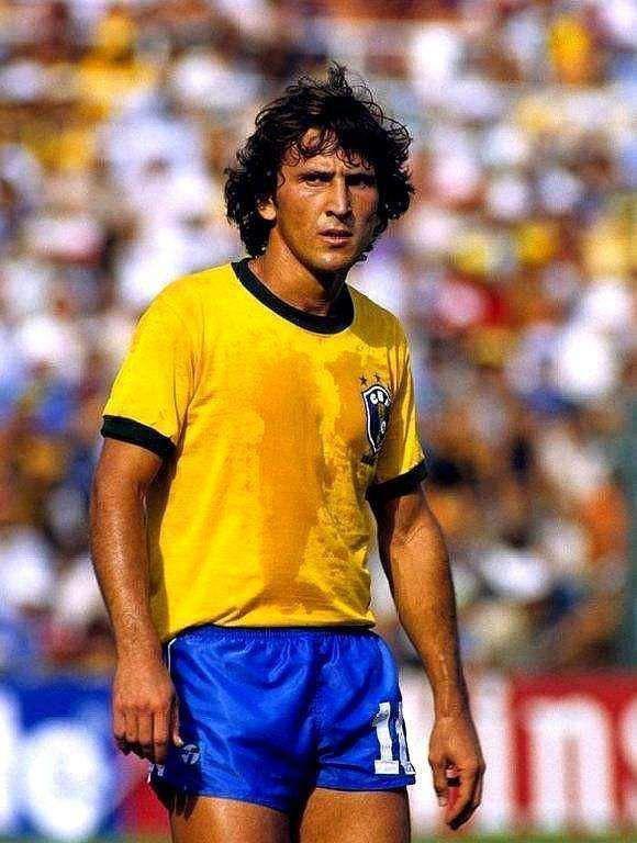 巴西历史足坛最佳十一人，卡卡 加林查 里瓦尔多都只能当替补(24)
