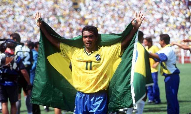 巴西历史足坛最佳十一人，卡卡 加林查 里瓦尔多都只能当替补(26)