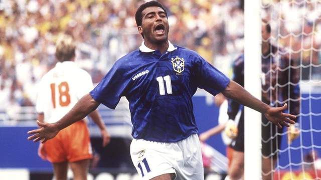 巴西历史足坛最佳十一人，卡卡 加林查 里瓦尔多都只能当替补(28)