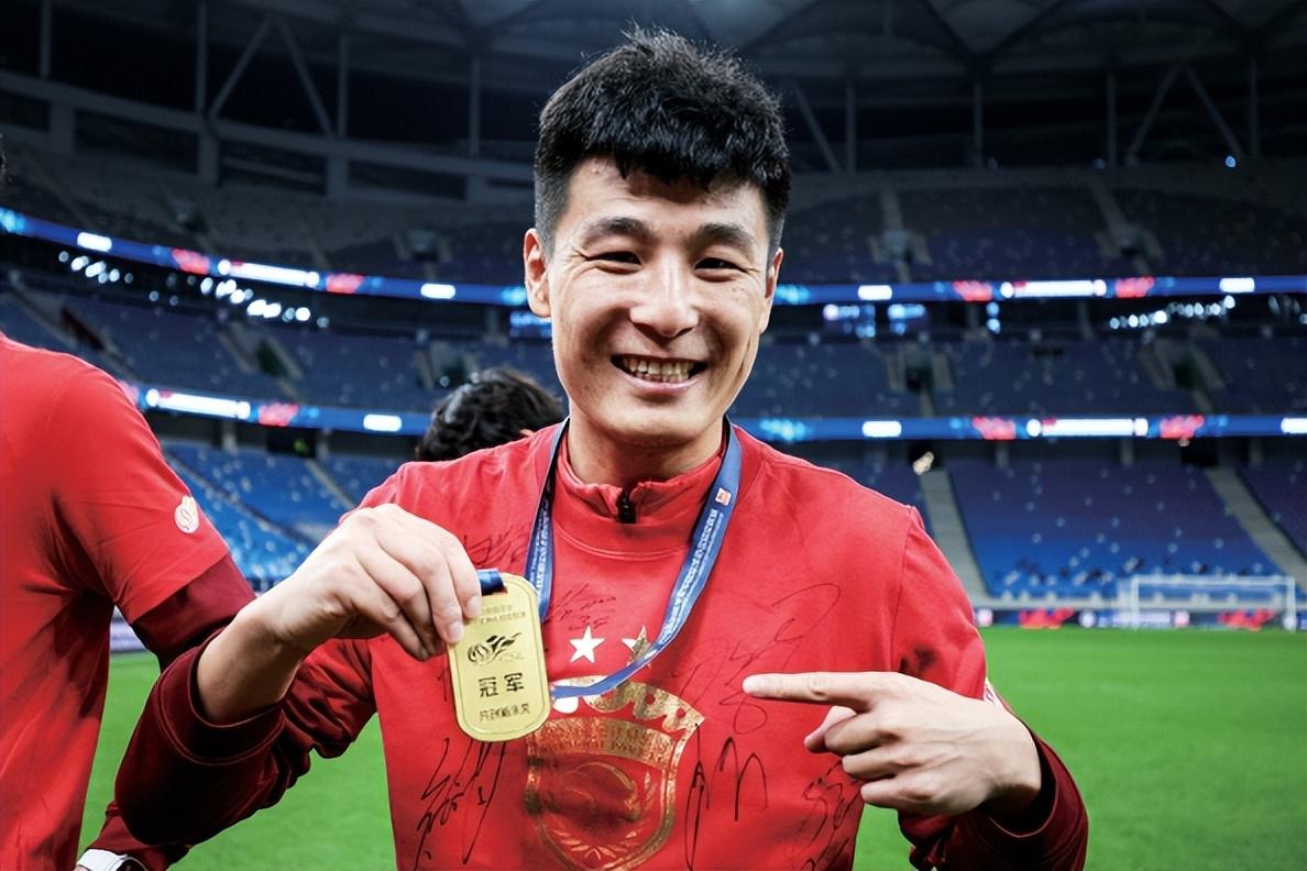 武磊没有C罗的身体 也没有梅西的天赋 但他真是中国足球的球王(4)