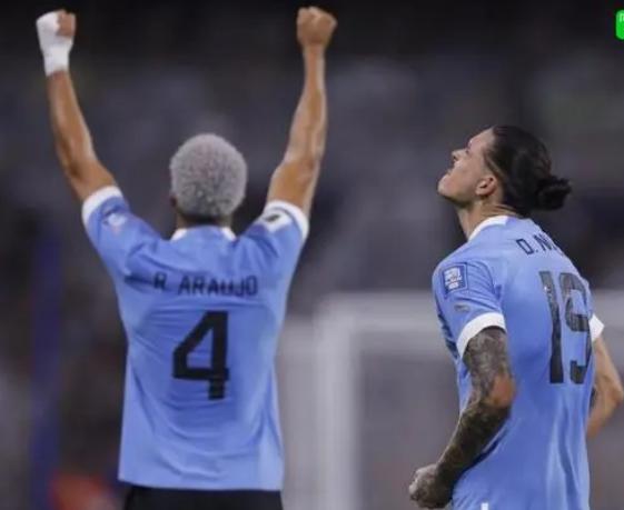 乌拉圭客场2-0阿根廷，努涅斯、阿劳霍建功，梅西锁喉引争议