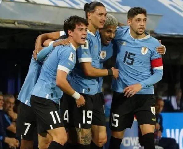 乌拉圭客场2-0阿根廷，努涅斯、阿劳霍建功，梅西锁喉引争议(2)