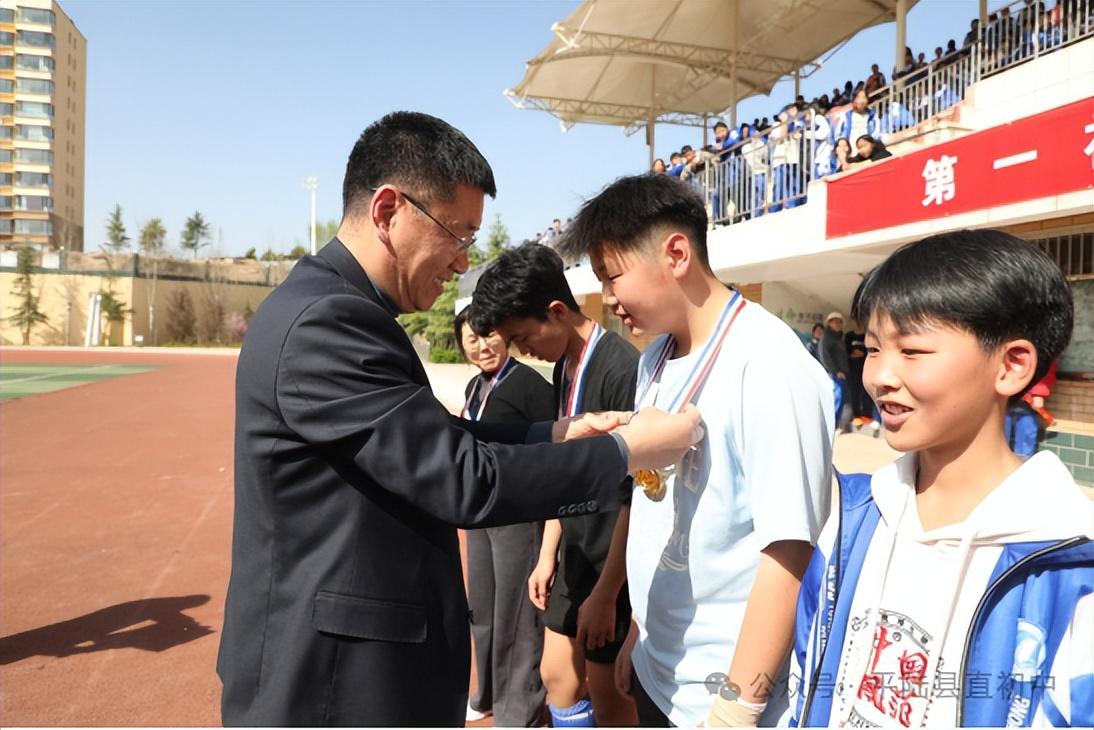 平陆县第一初级中学校园足球班级联赛胜利闭幕(1)