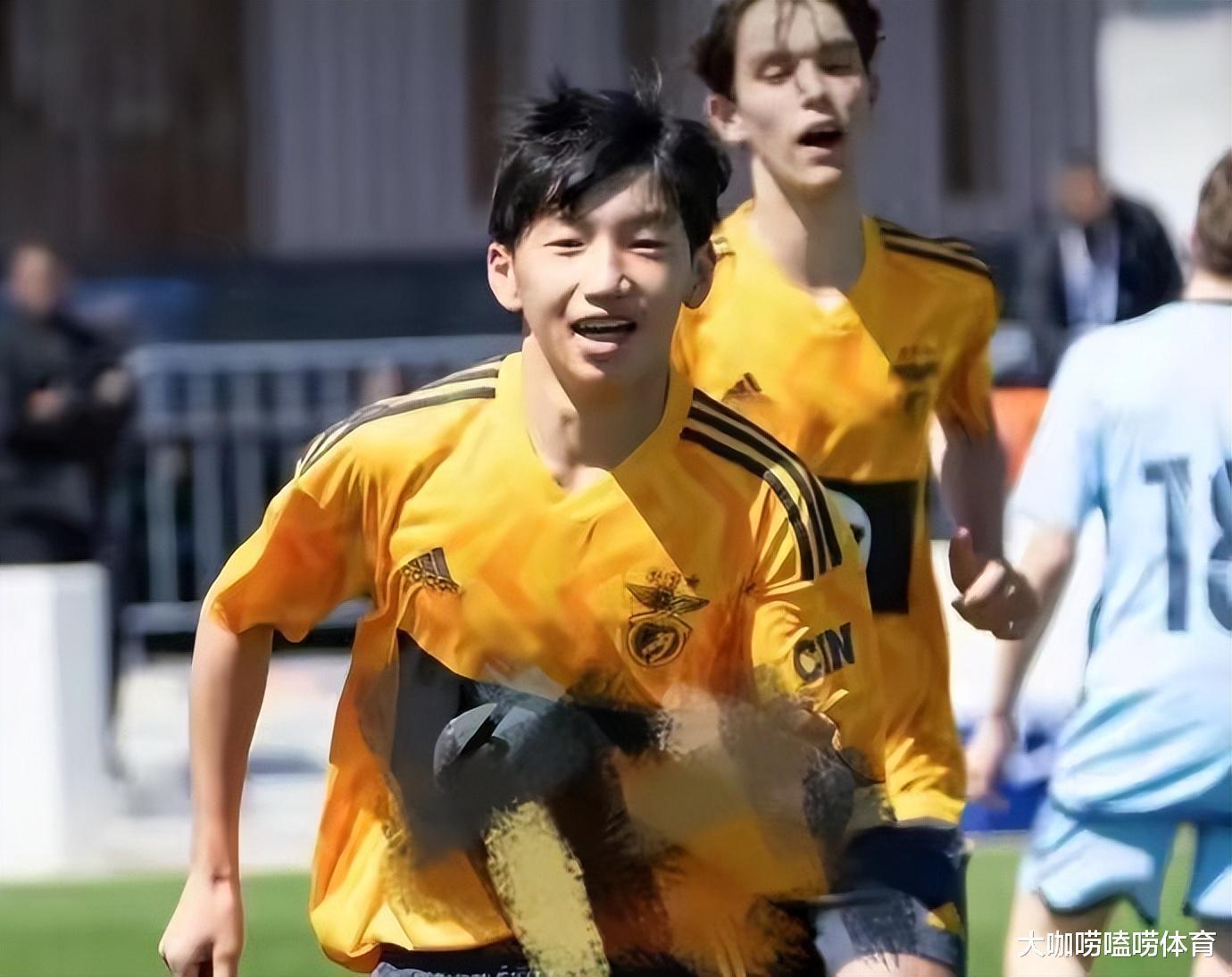 14岁中国足球新星惊艳欧洲足坛，被赞誉为“全世界最伟大天才”！(2)
