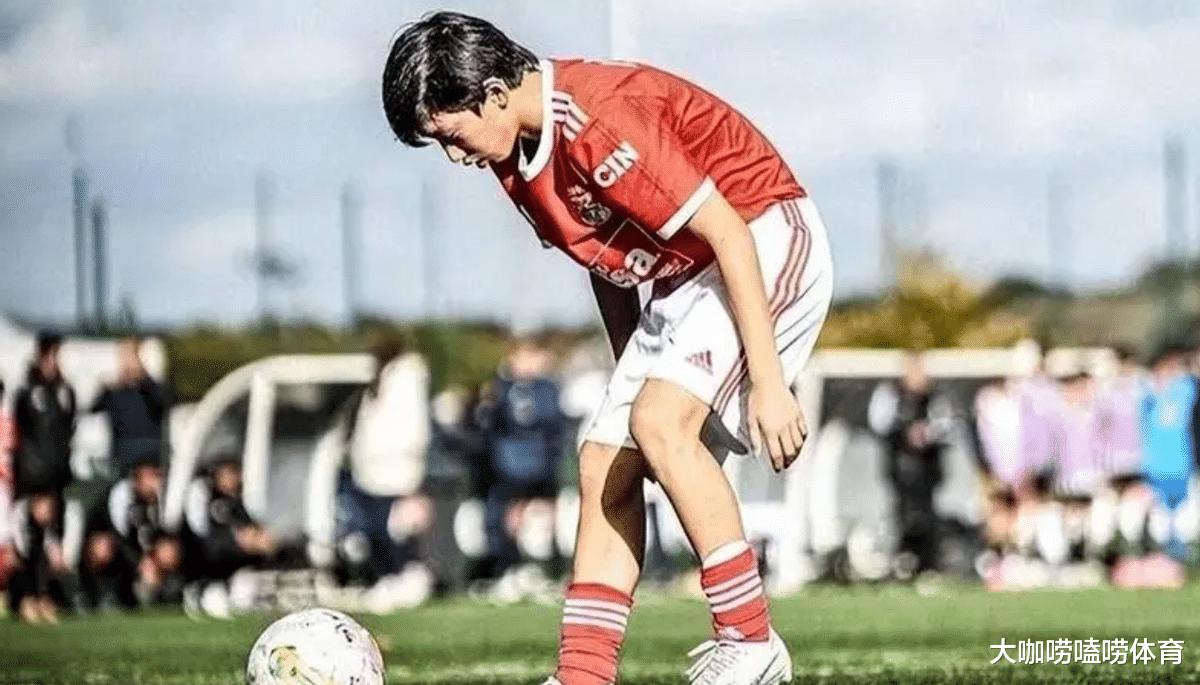 14岁中国足球新星惊艳欧洲足坛，被赞誉为“全世界最伟大天才”！(3)